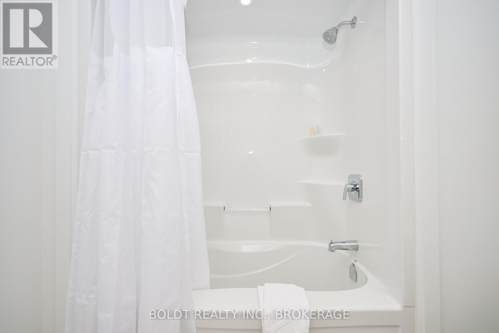 550 Mississauga Avenue, Fort Erie, Ontario  L2A 0G8 - Photo 23 - X12435080