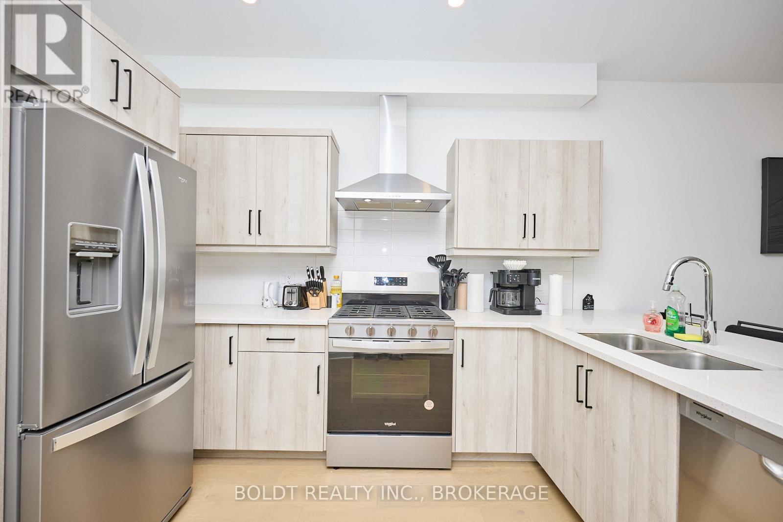 550 Mississauga Avenue, Fort Erie (Lakeshore), Ontario  L2A 0G8 - Photo 6 - X12435080