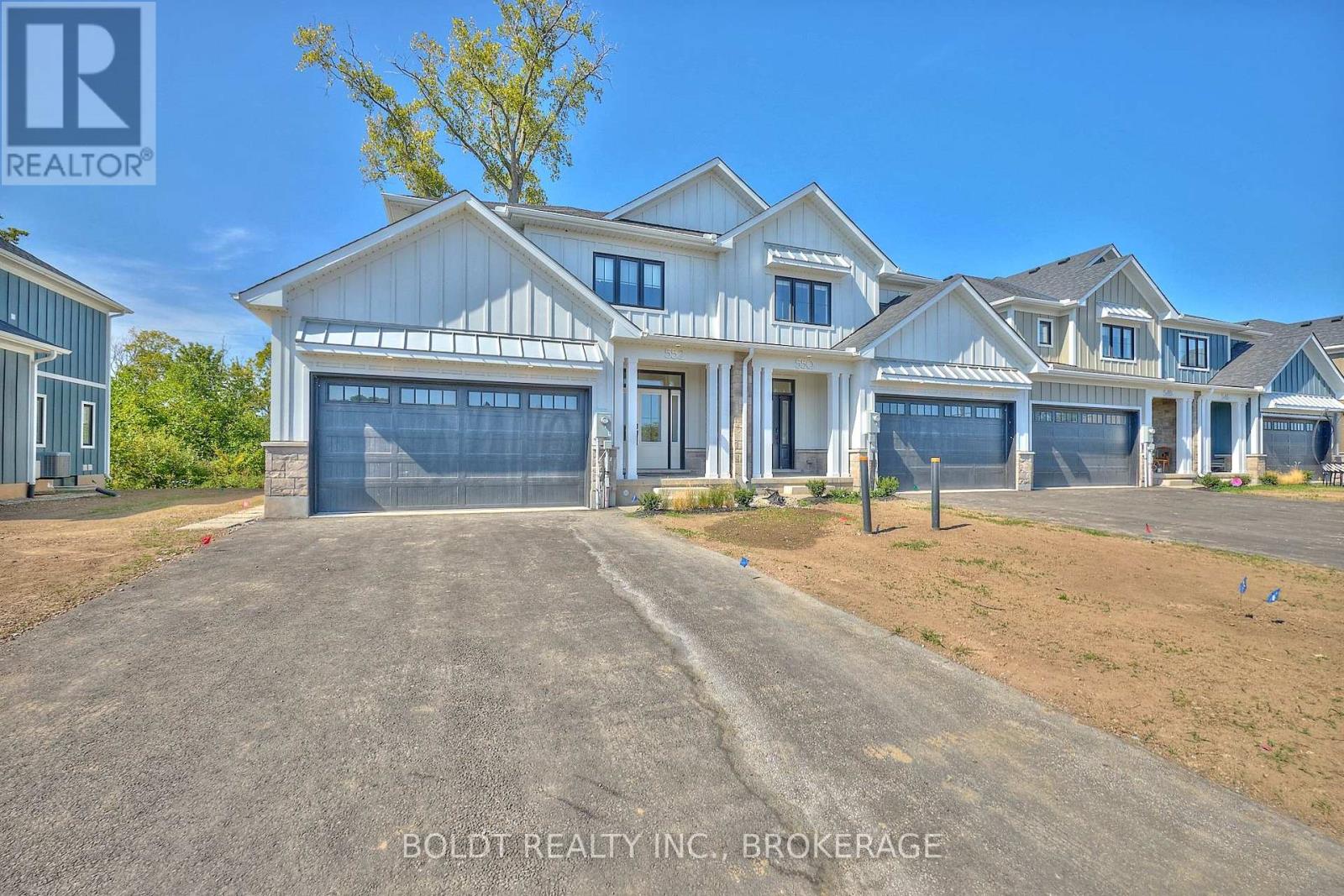 552 Mississauga Avenue, Fort Erie, Ontario  L2A 0G8 - Photo 2 - X12435082
