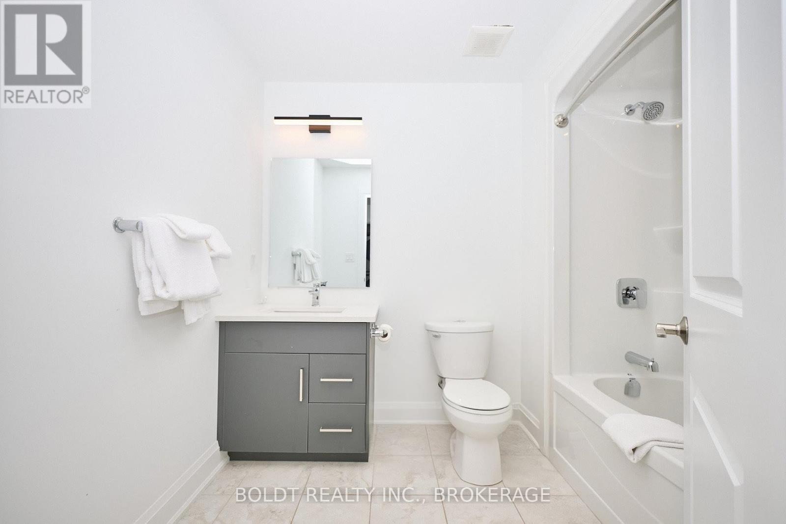 552 Mississauga Avenue, Fort Erie (Lakeshore), Ontario  L2A 0G8 - Photo 25 - X12435082