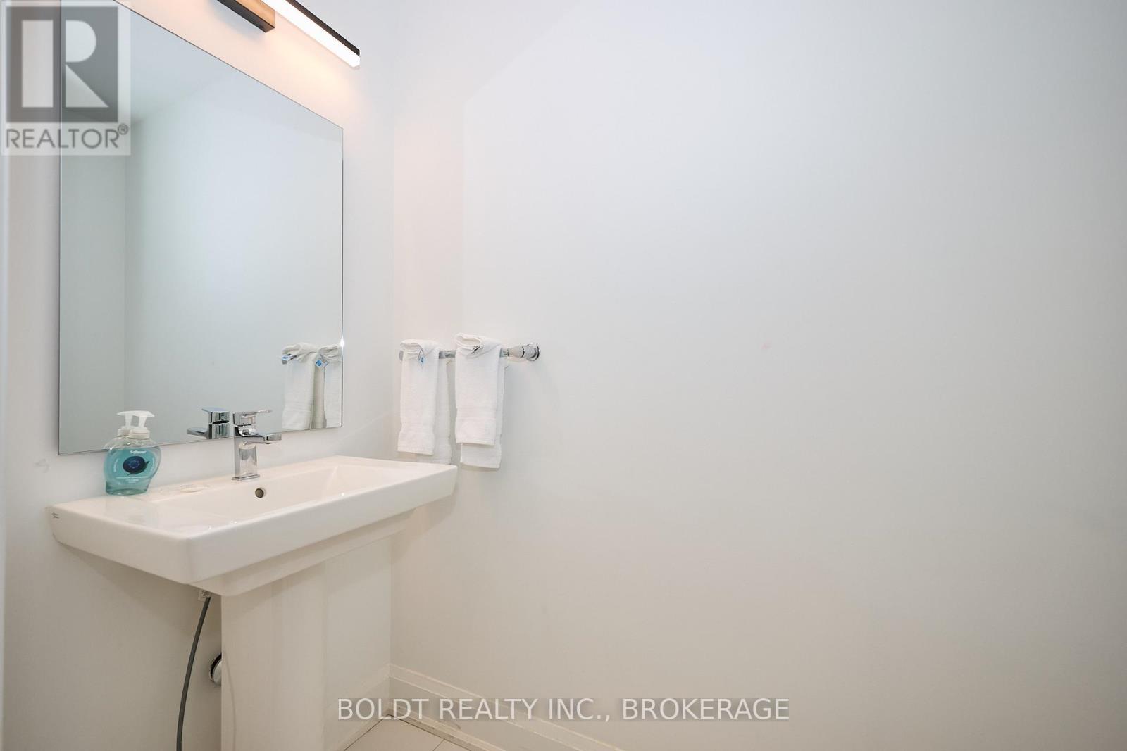 556 Mississauga Avenue, Fort Erie (Lakeshore), Ontario  L2A 0G8 - Photo 4 - X12435084