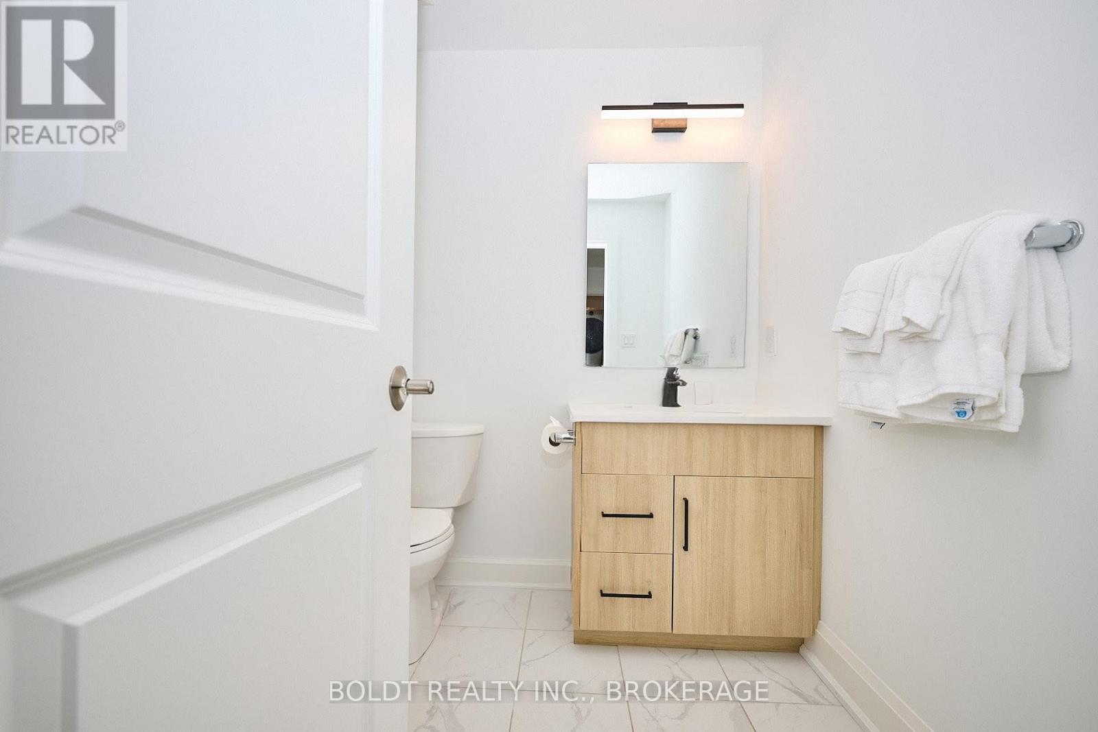 554 Mississauga Avenue, Fort Erie (Lakeshore), Ontario  L2A 0G8 - Photo 25 - X12435088