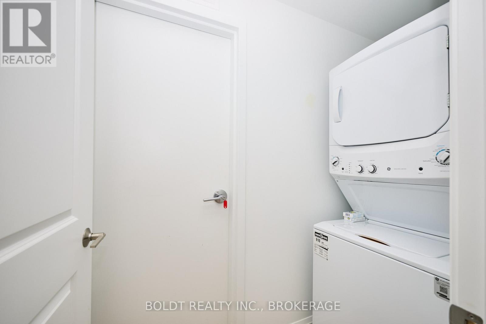 554 Mississauga Avenue, Fort Erie (Lakeshore), Ontario  L2A 0G8 - Photo 32 - X12435088