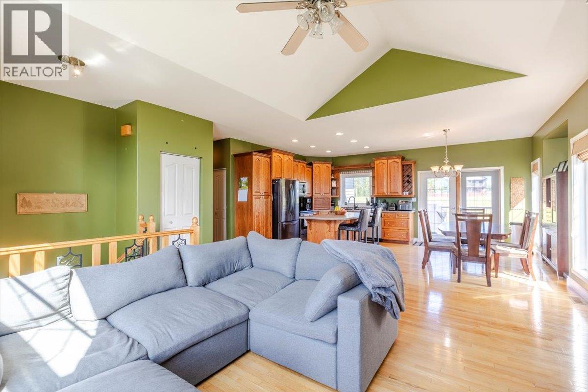 1213 Valley View Drive, Sparwood, British Columbia  V0B 2G2 - Photo 18 - 10359799