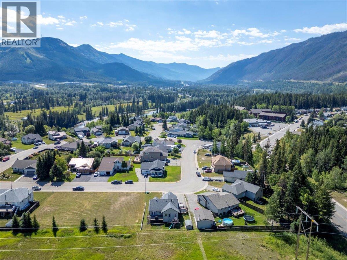 1213 Valley View Drive, Sparwood, British Columbia  V0B 2G2 - Photo 2 - 10359799
