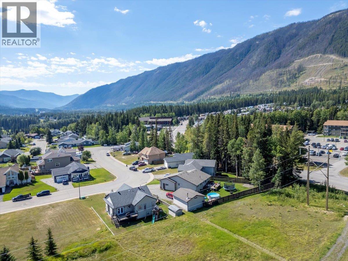 1213 Valley View Drive, Sparwood, British Columbia  V0B 2G2 - Photo 7 - 10359799