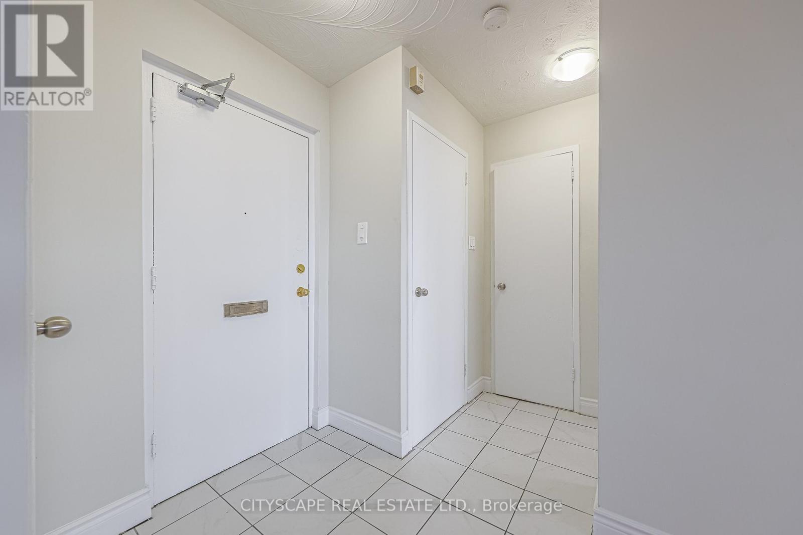 303 - 100 Rowena Drive, Toronto, Ontario  M3A 1P9 - Photo 3 - C12434952