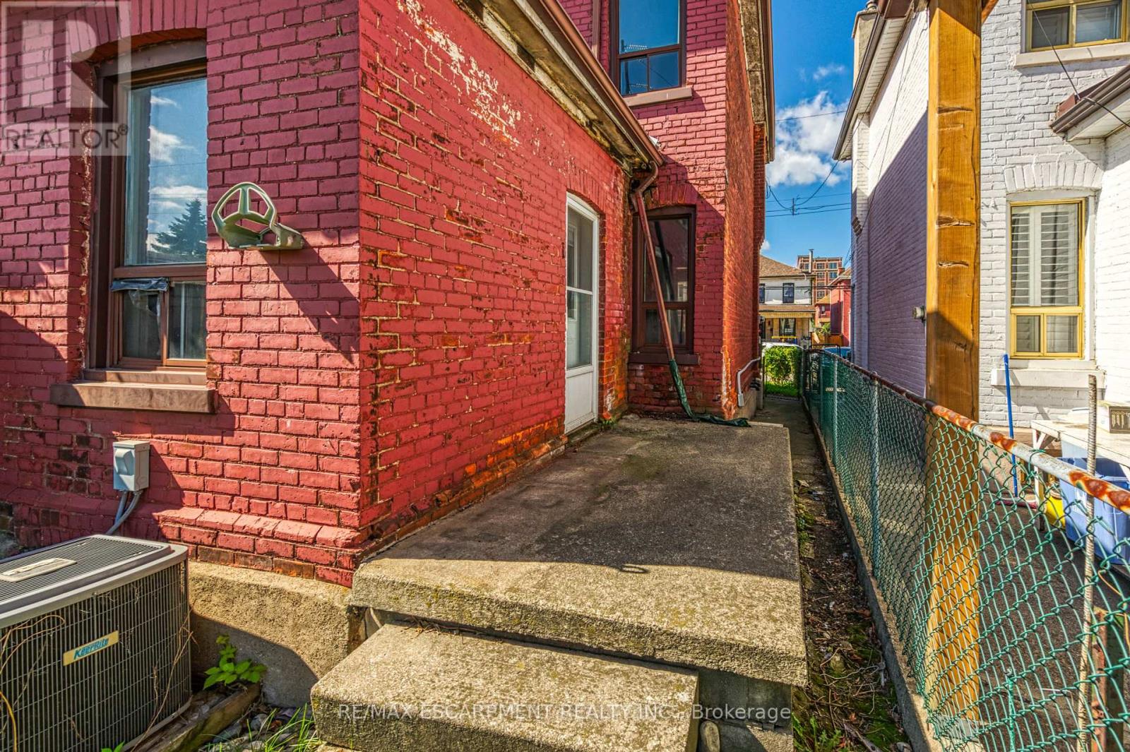 36 Fullerton Avenue, Hamilton, Ontario  L8L 6G8 - Photo 6 - X12434958