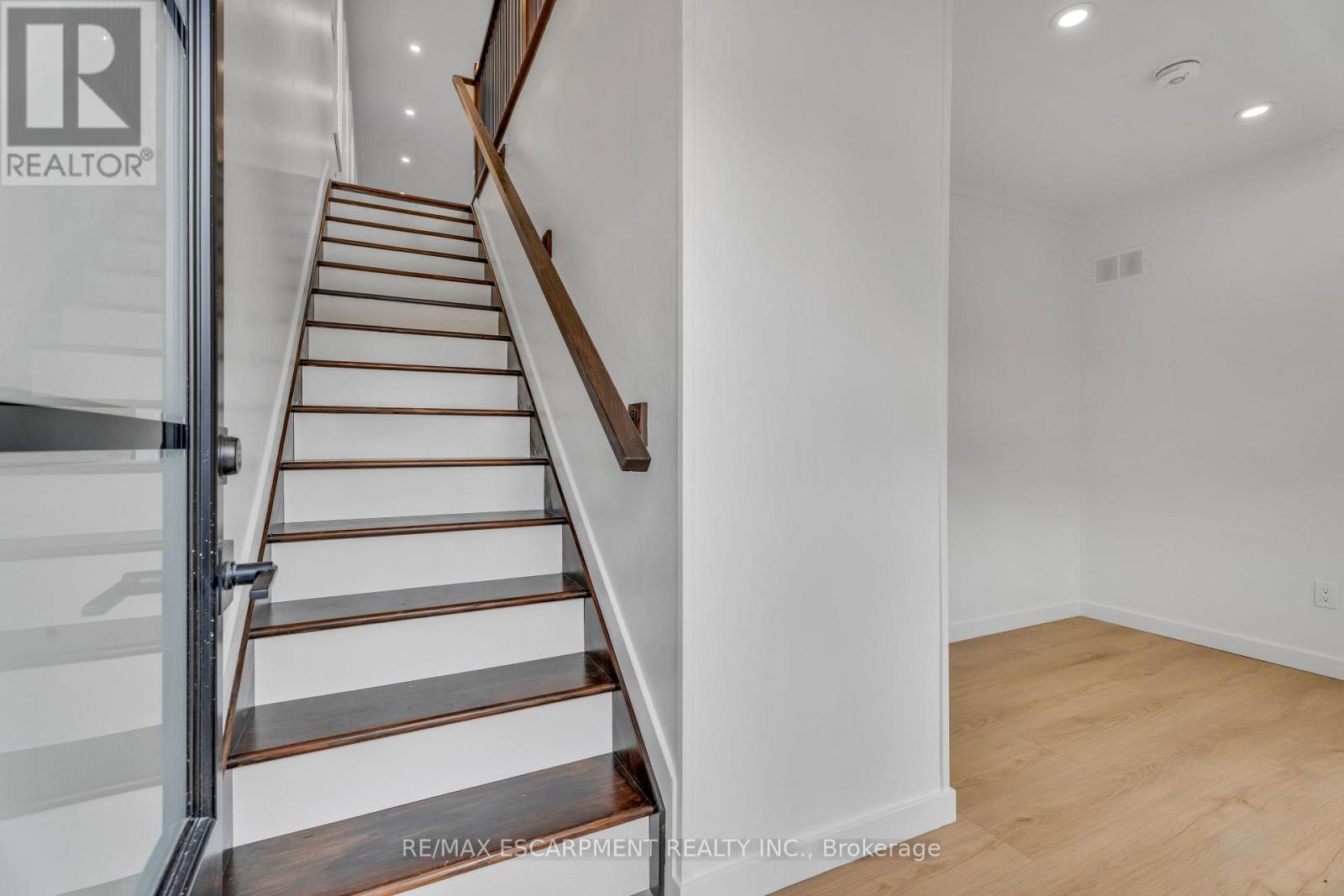 D - 133 Durham Street, Port Colborne, Ontario  L3K 1E1 - Photo 7 - X12434980