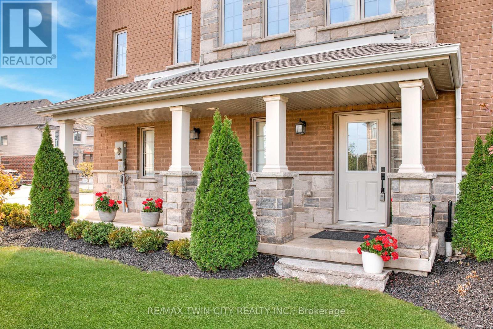 41 Sportsman Hill Street, Kitchener, Ontario  N2P 0J4 - Photo 3 - X12435012