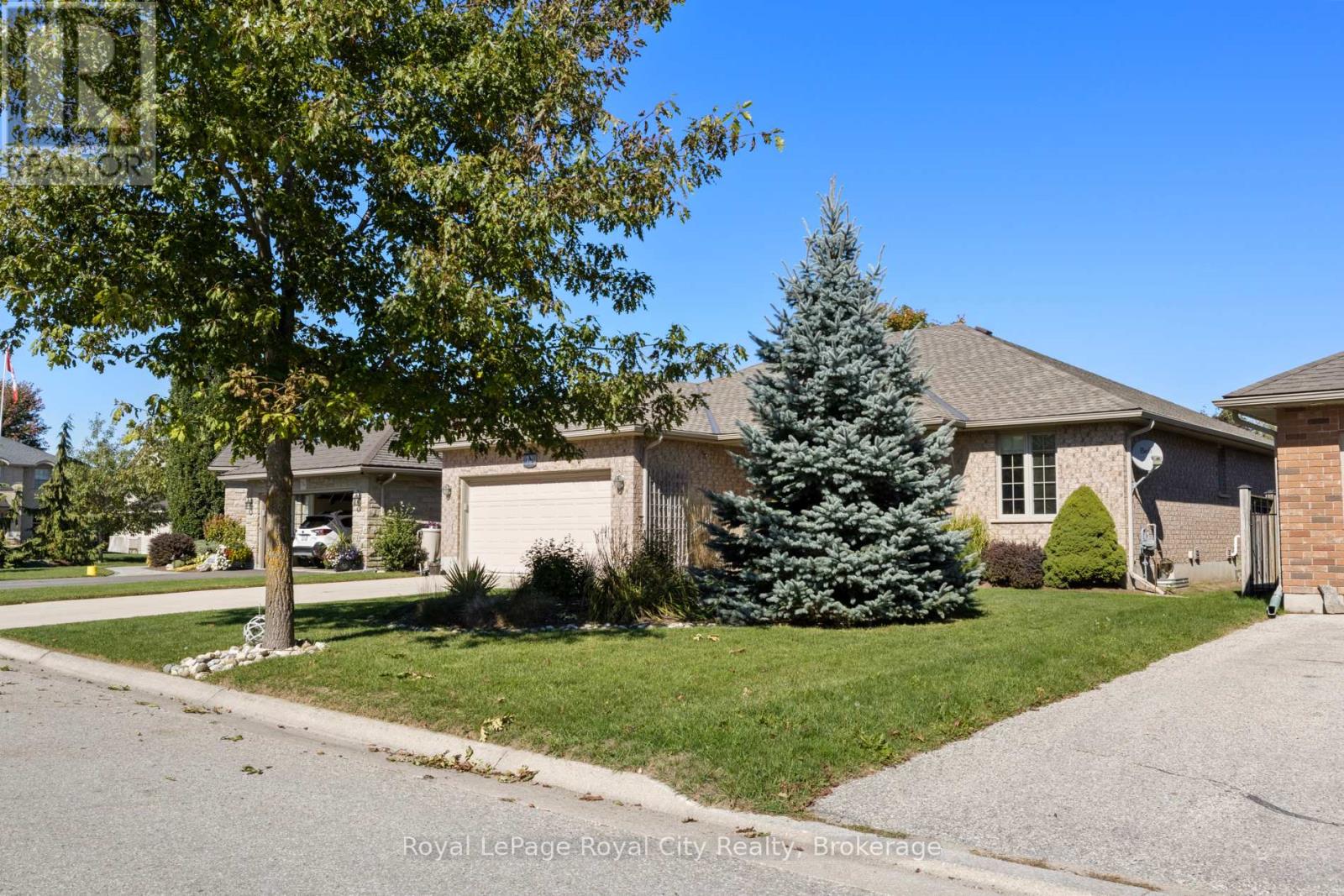 72 Stanley Crescent, Centre Wellington, Ontario  N0B 1S0 - Photo 3 - X12435114