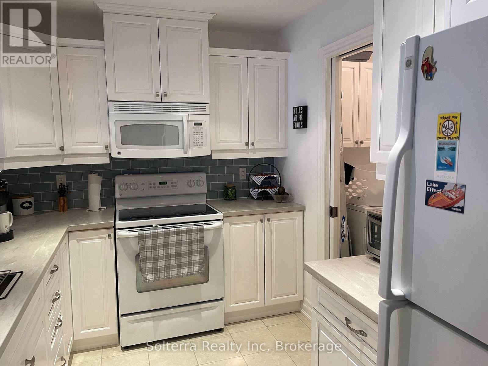 Unit #208 - 130 Steamship Bay Road, Gravenhurst, Ontario  P1P 1Z9 - Photo 6 - X12435142