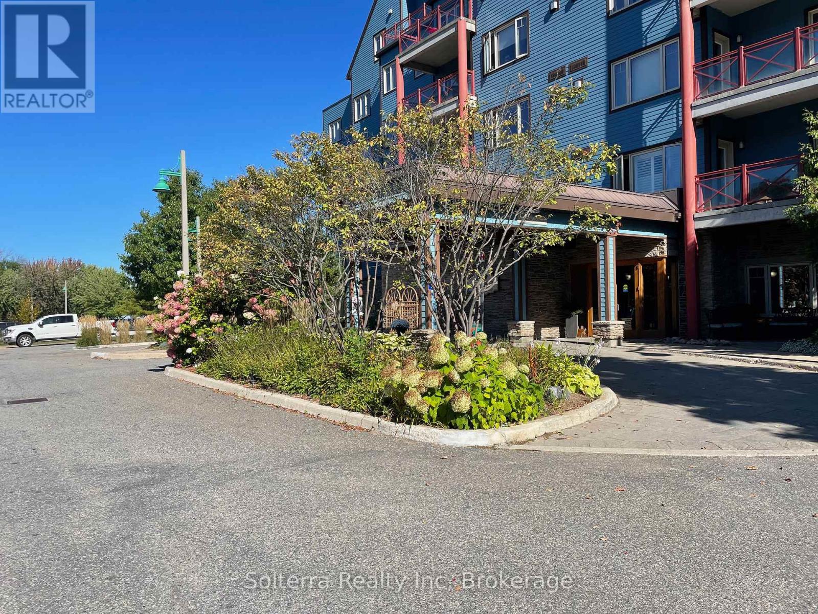 Unit #208 - 130 Steamship Bay Road, Gravenhurst, Ontario  P1P 1Z9 - Photo 2 - X12435142
