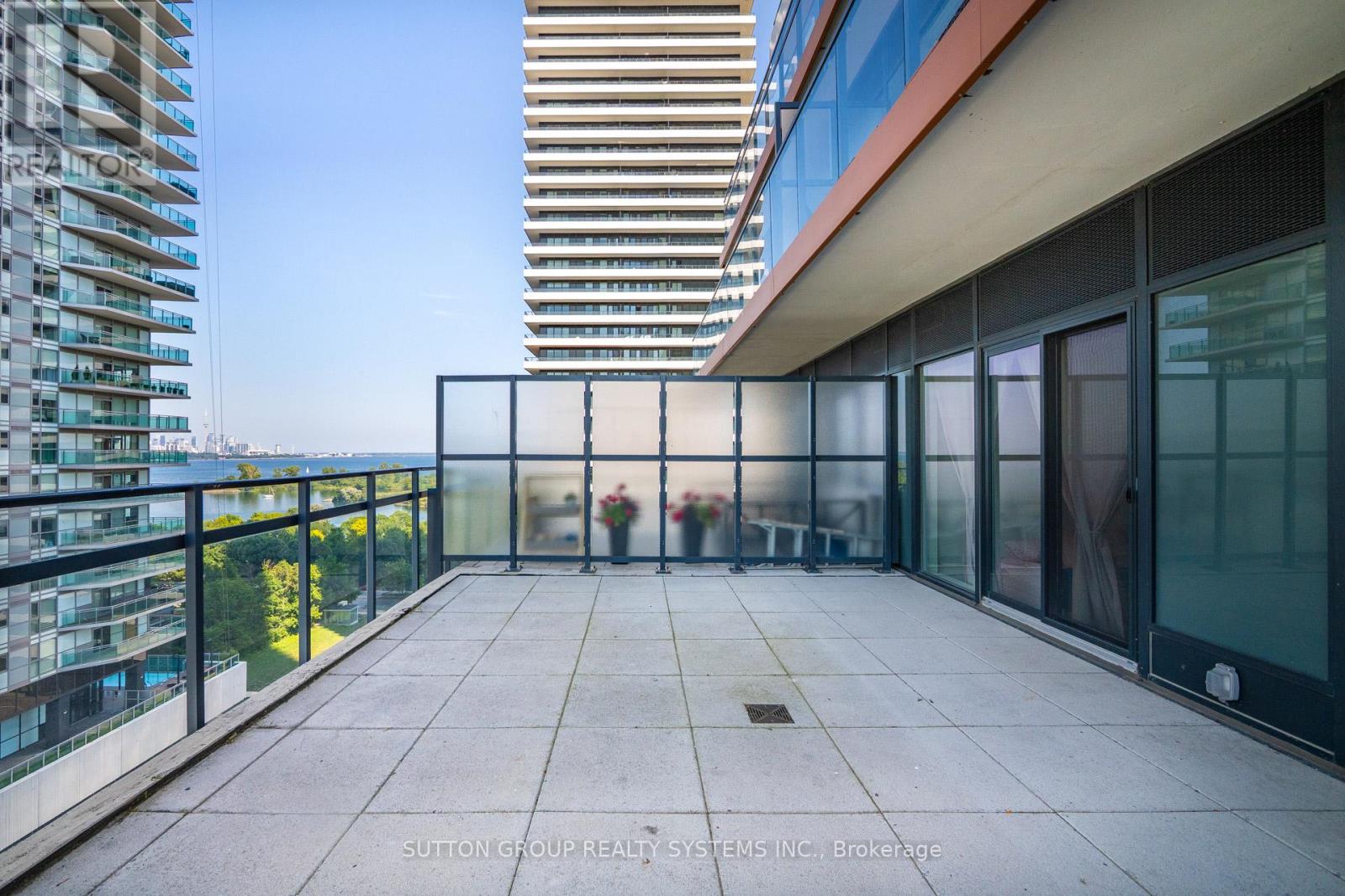 914 - 30 Shore Breeze Drive, Toronto, Ontario  M8V 0J1 - Photo 1 - W12387391
