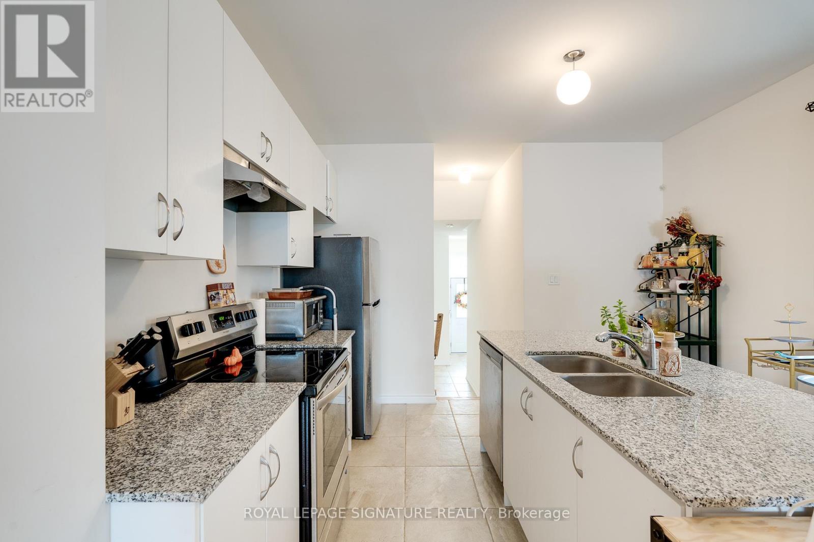62 Bannister Road, Barrie, Ontario  L9J 0L7 - Photo 5 - S12435010