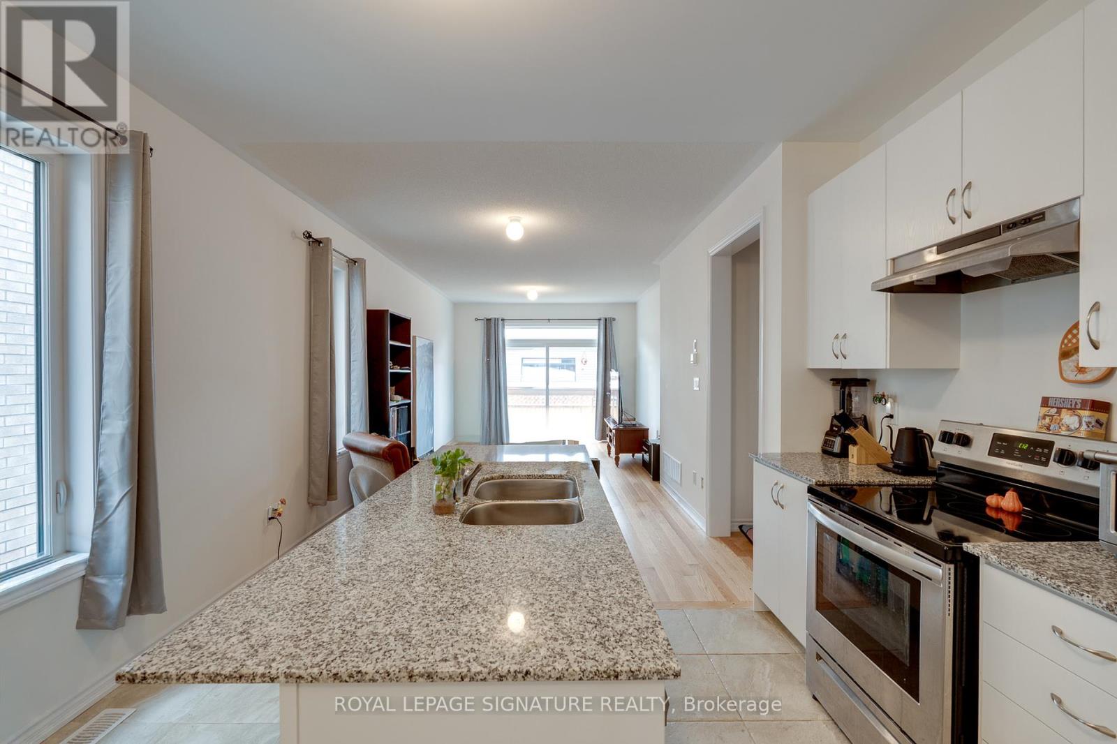 62 Bannister Road, Barrie, Ontario  L9J 0L7 - Photo 6 - S12435010