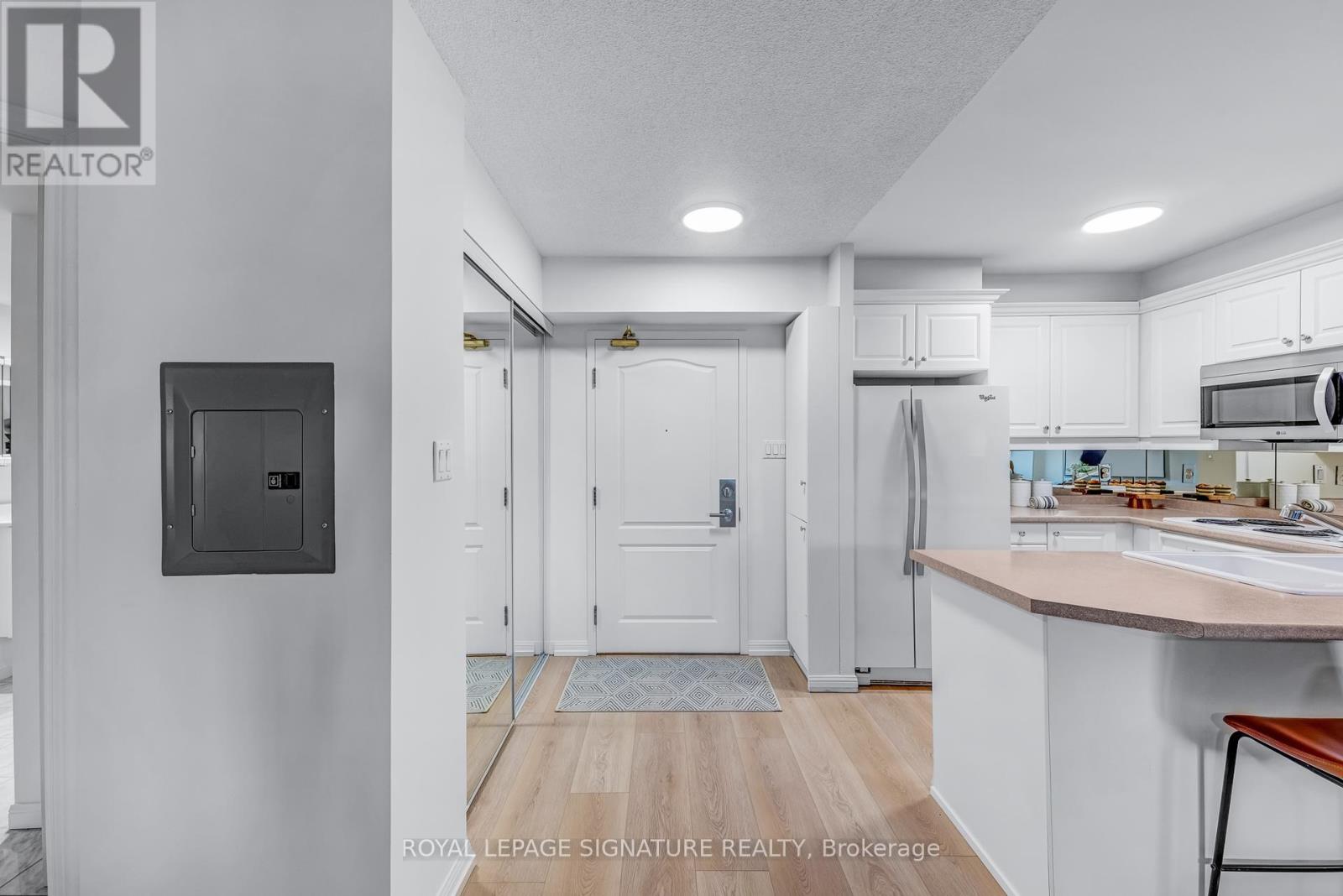 317 - 18 Wanless Avenue, Toronto, Ontario  M4N 3R9 - Photo 3 - C12435049
