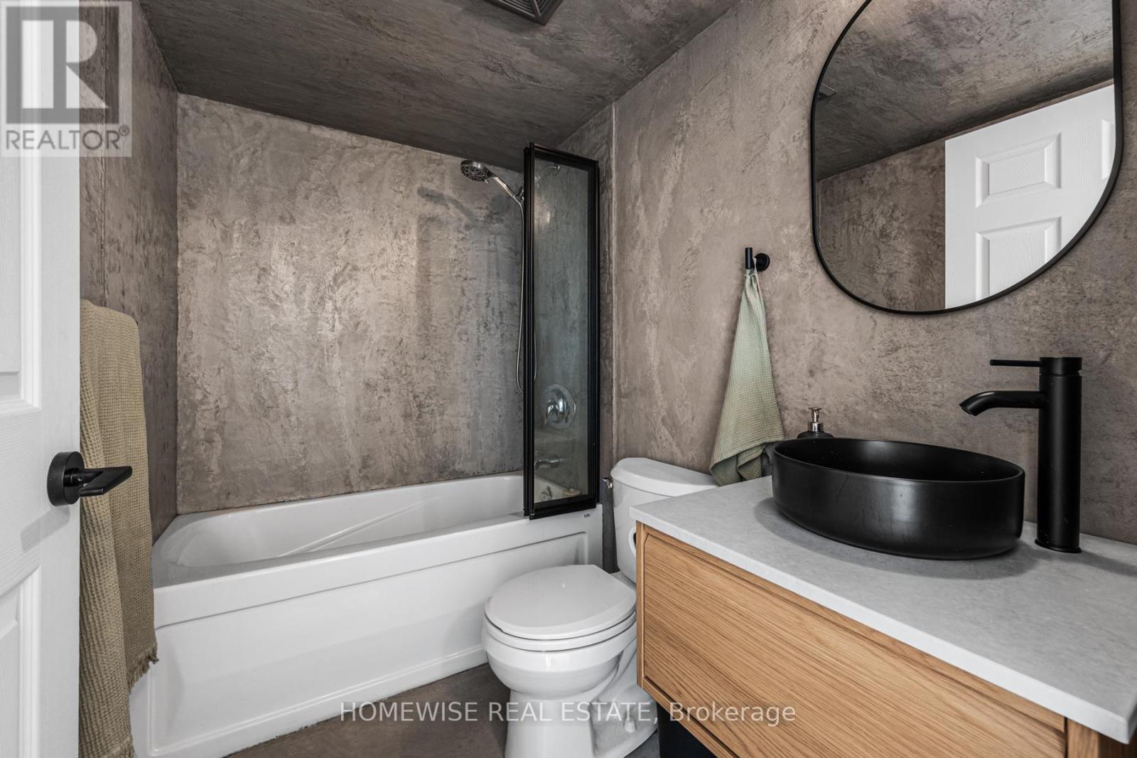 404 - 1369 Bloor Street W, Toronto, Ontario  M6P 4J4 - Photo 18 - C12435112