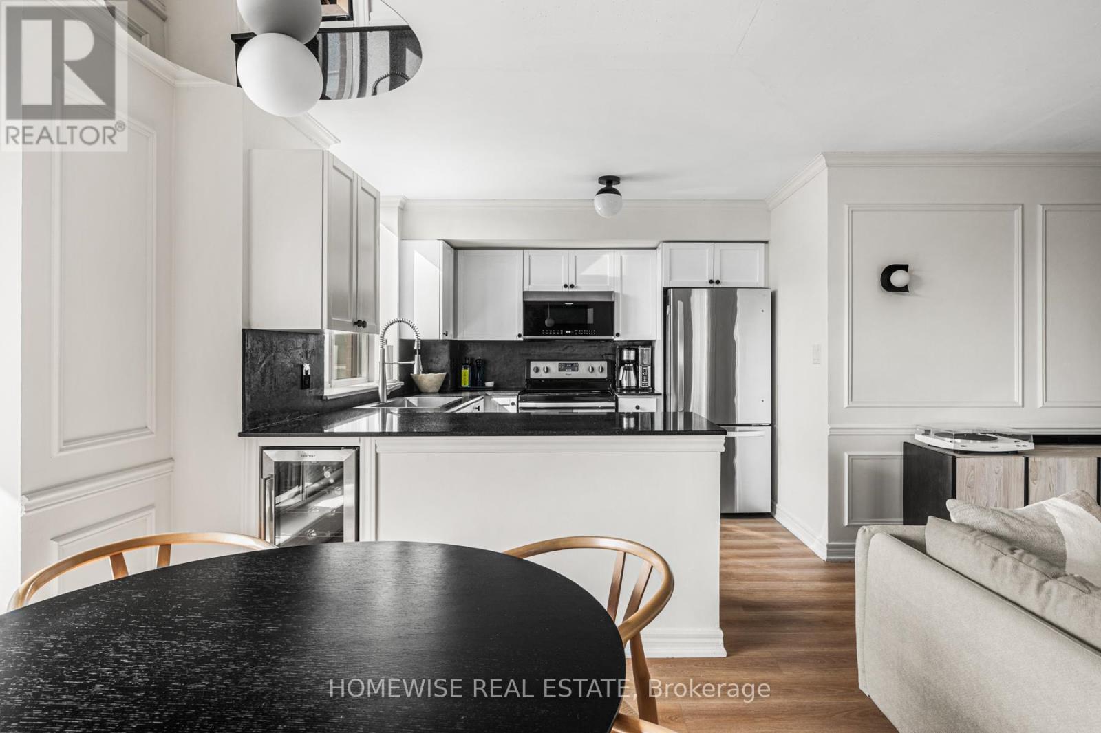 404 - 1369 Bloor Street W, Toronto, Ontario  M6P 4J4 - Photo 2 - C12435112