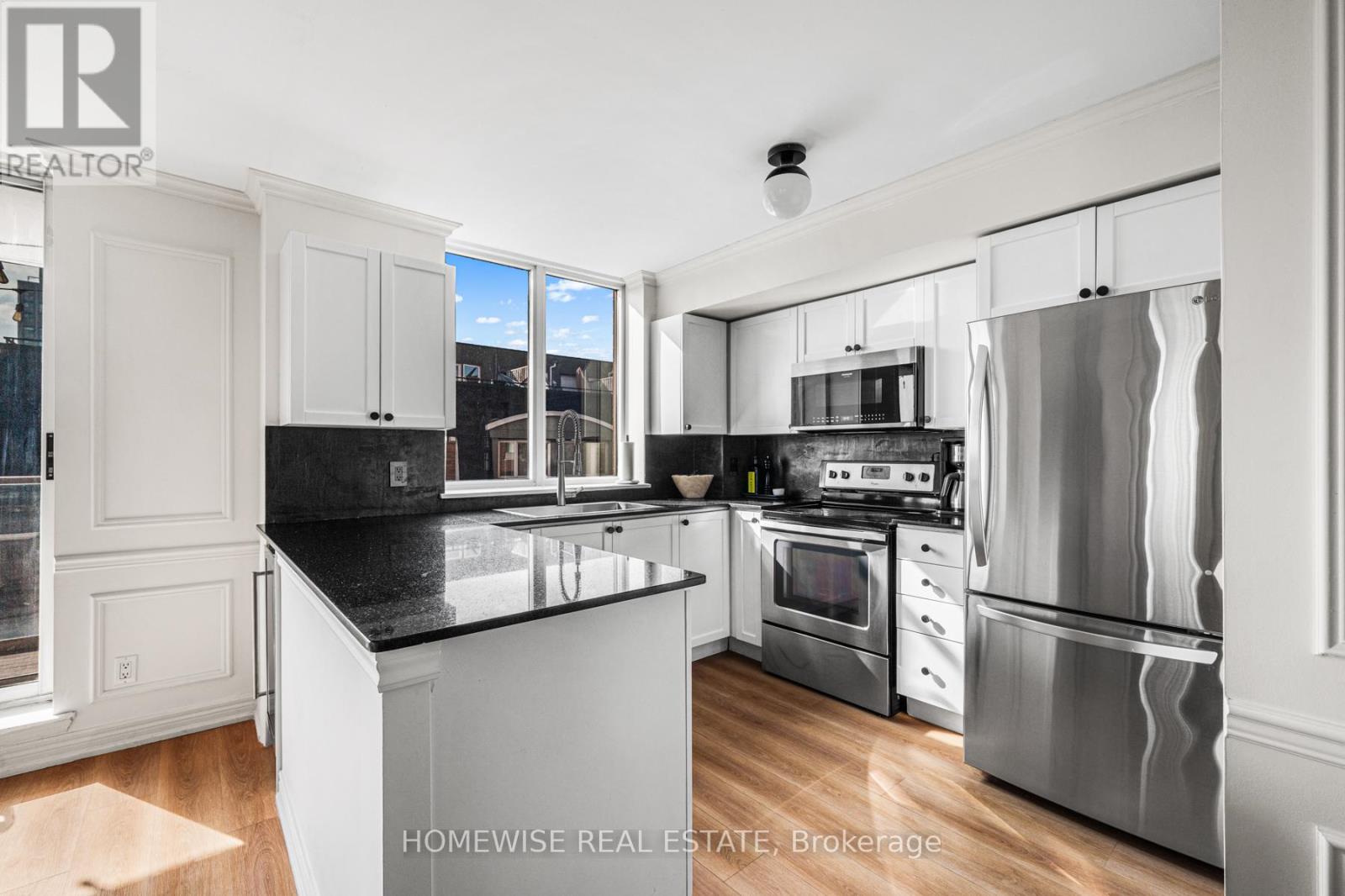 404 - 1369 Bloor Street W, Toronto, Ontario  M6P 4J4 - Photo 4 - C12435112