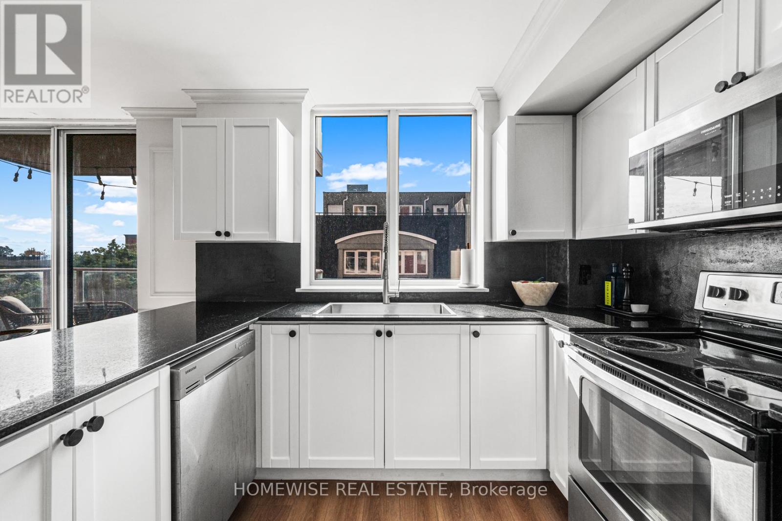 404 - 1369 Bloor Street W, Toronto, Ontario  M6P 4J4 - Photo 5 - C12435112