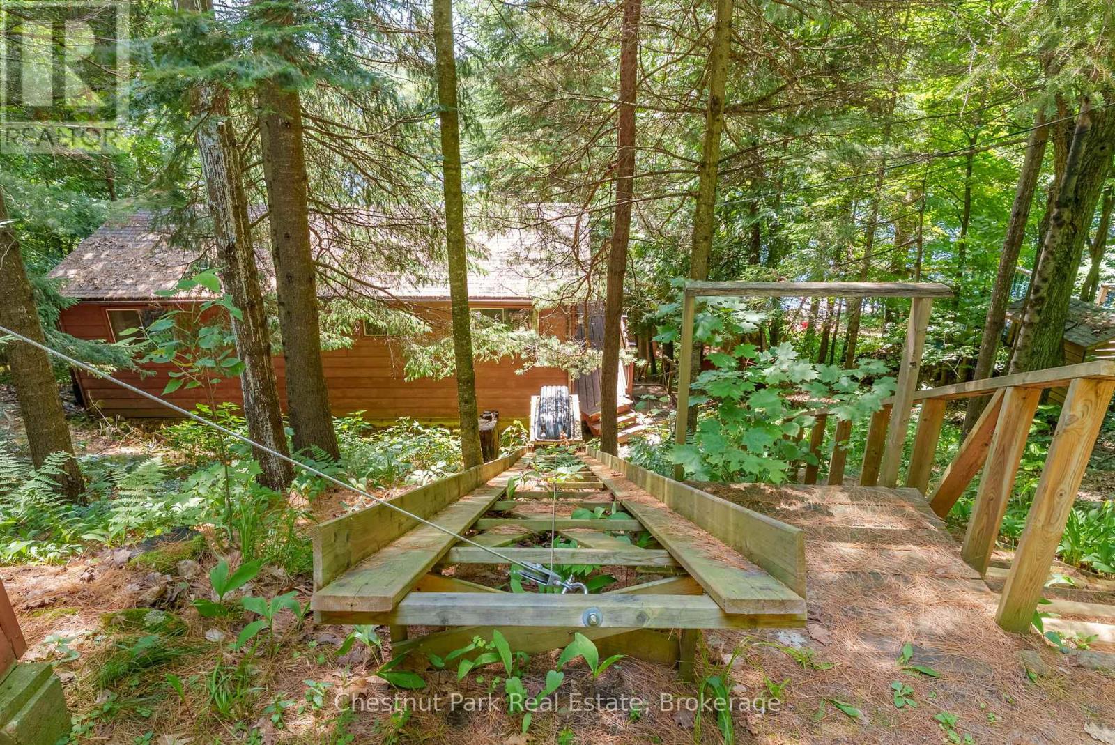 1054 10 Deewood Drive, Muskoka Lakes, Ontario  P0B 1M0 - Photo 11 - X12274261