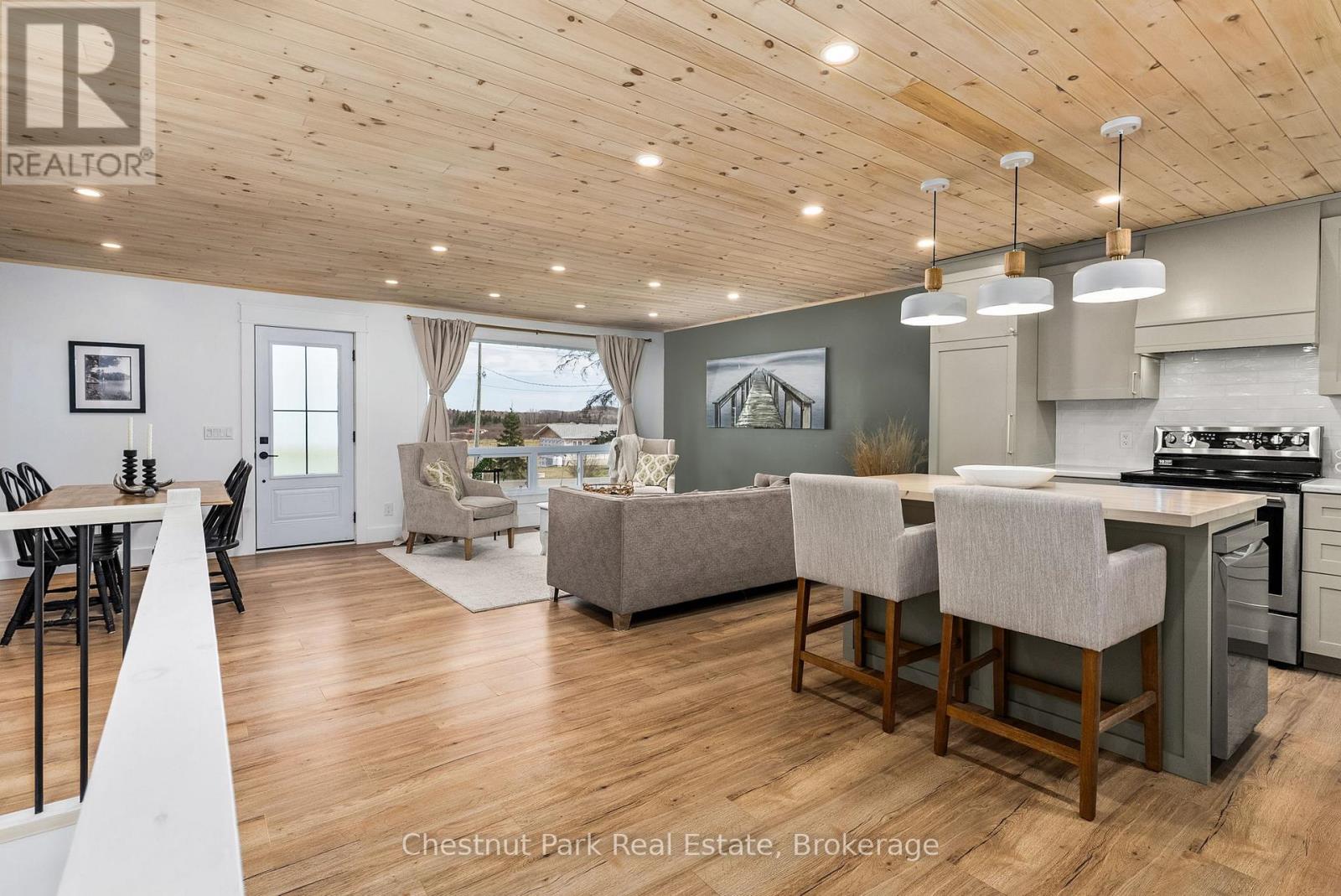 179 Rowanwood Road, Huntsville, Ontario  P0B 1M0 - Photo 4 - X12131127