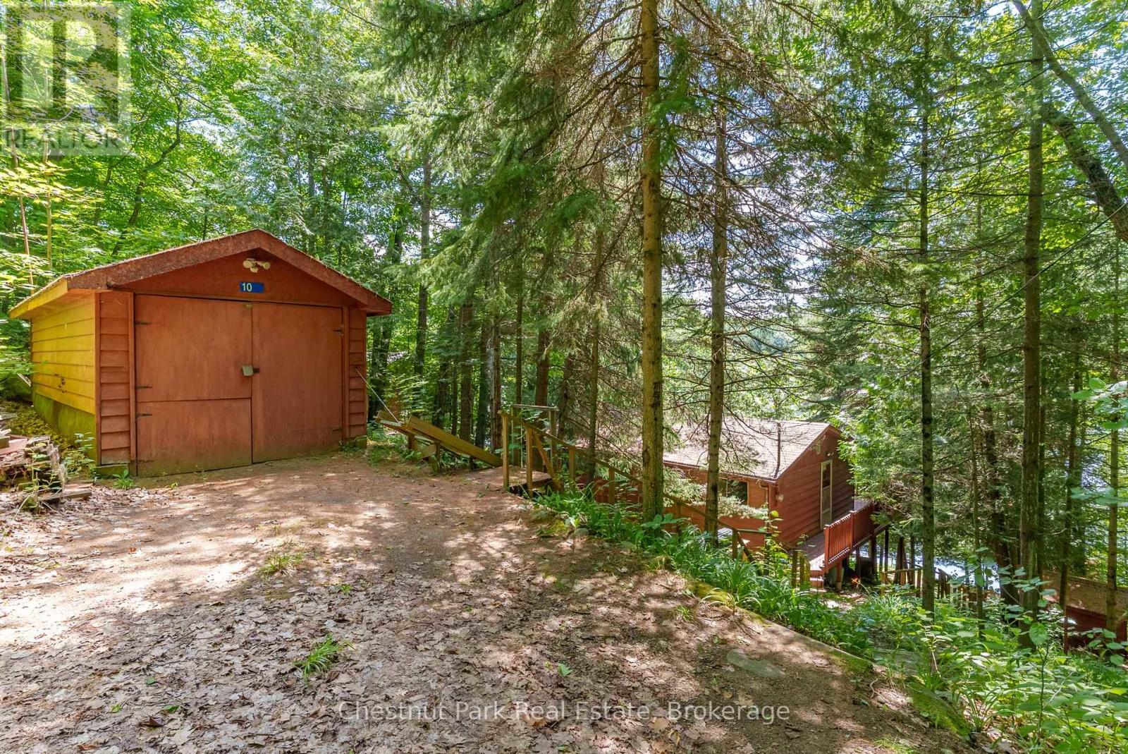 1054 10 Deewood Drive, Muskoka Lakes, Ontario  P0B 1M0 - Photo 12 - X12274261