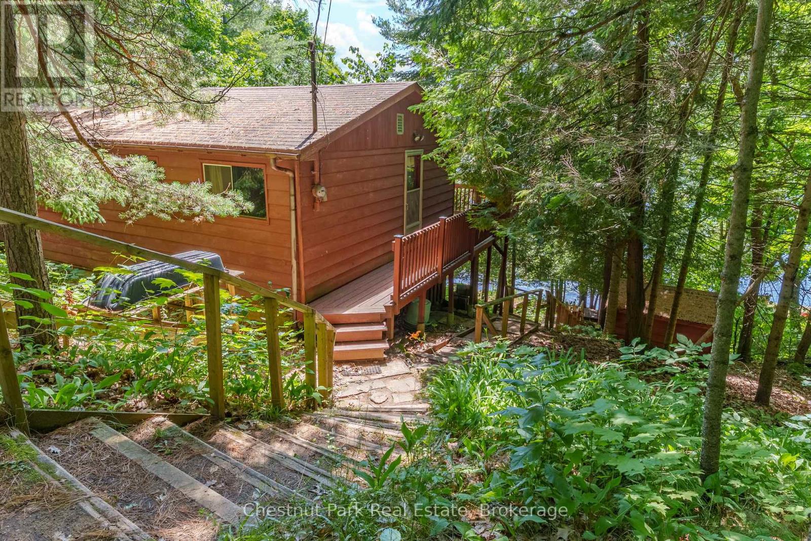 1054 10 Deewood Drive, Muskoka Lakes, Ontario  P0B 1M0 - Photo 3 - X12274261