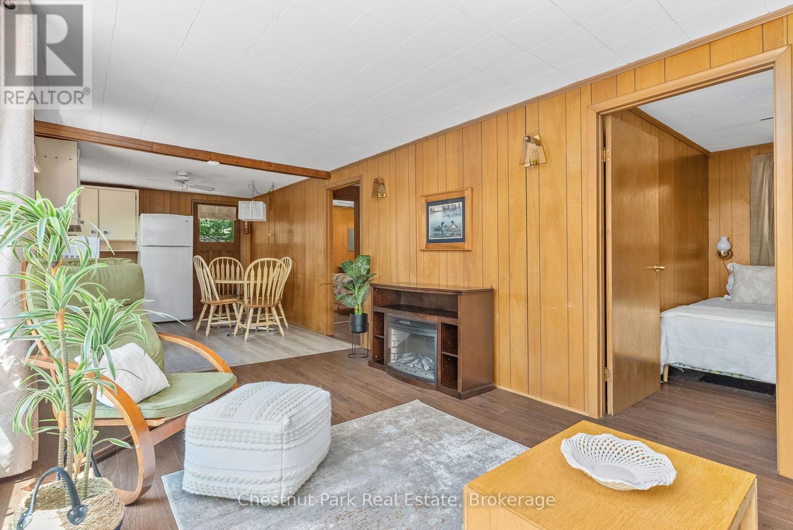 1054 10 Deewood Drive, Muskoka Lakes, Ontario  P0B 1M0 - Photo 7 - X12274261
