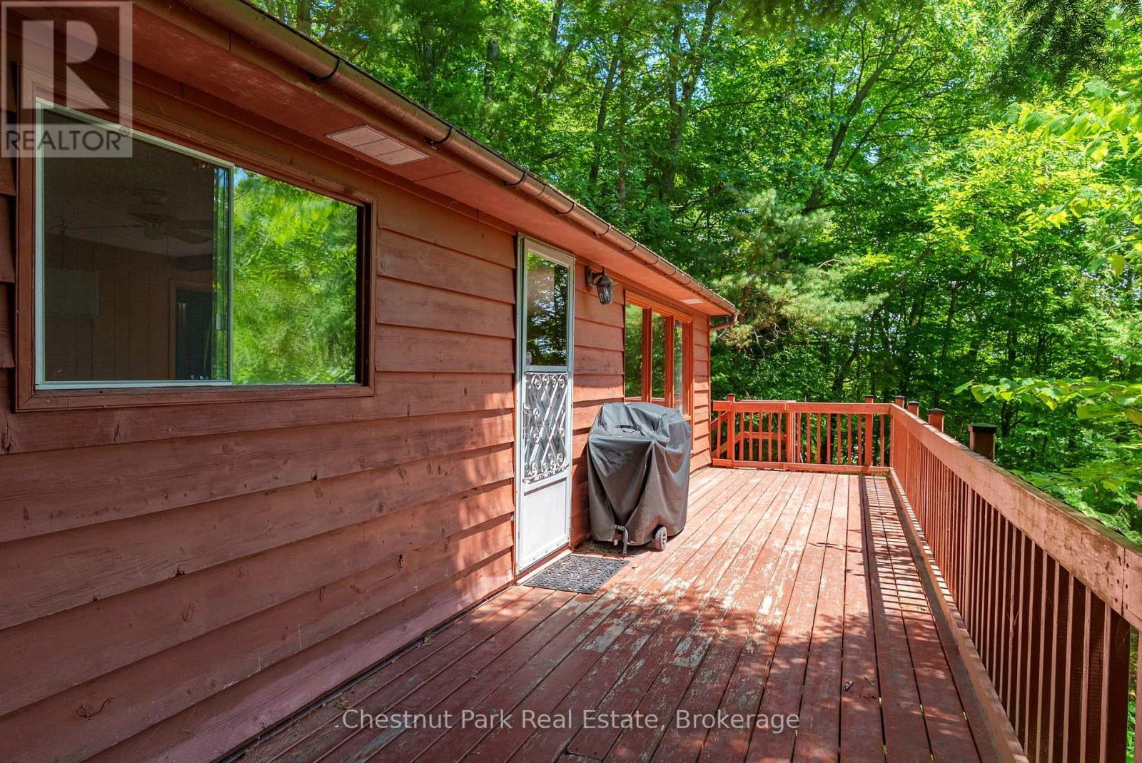 1054 10 Deewood Drive, Muskoka Lakes, Ontario  P0B 1M0 - Photo 4 - X12274261