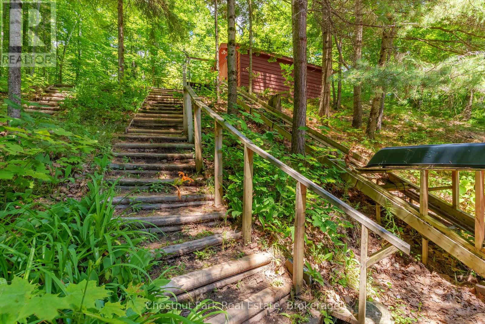 1054 10 Deewood Drive, Muskoka Lakes, Ontario  P0B 1M0 - Photo 9 - X12274261