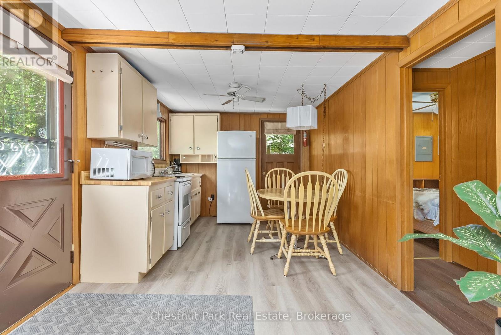 1054 10 Deewood Drive, Muskoka Lakes, Ontario  P0B 1M0 - Photo 6 - X12274261
