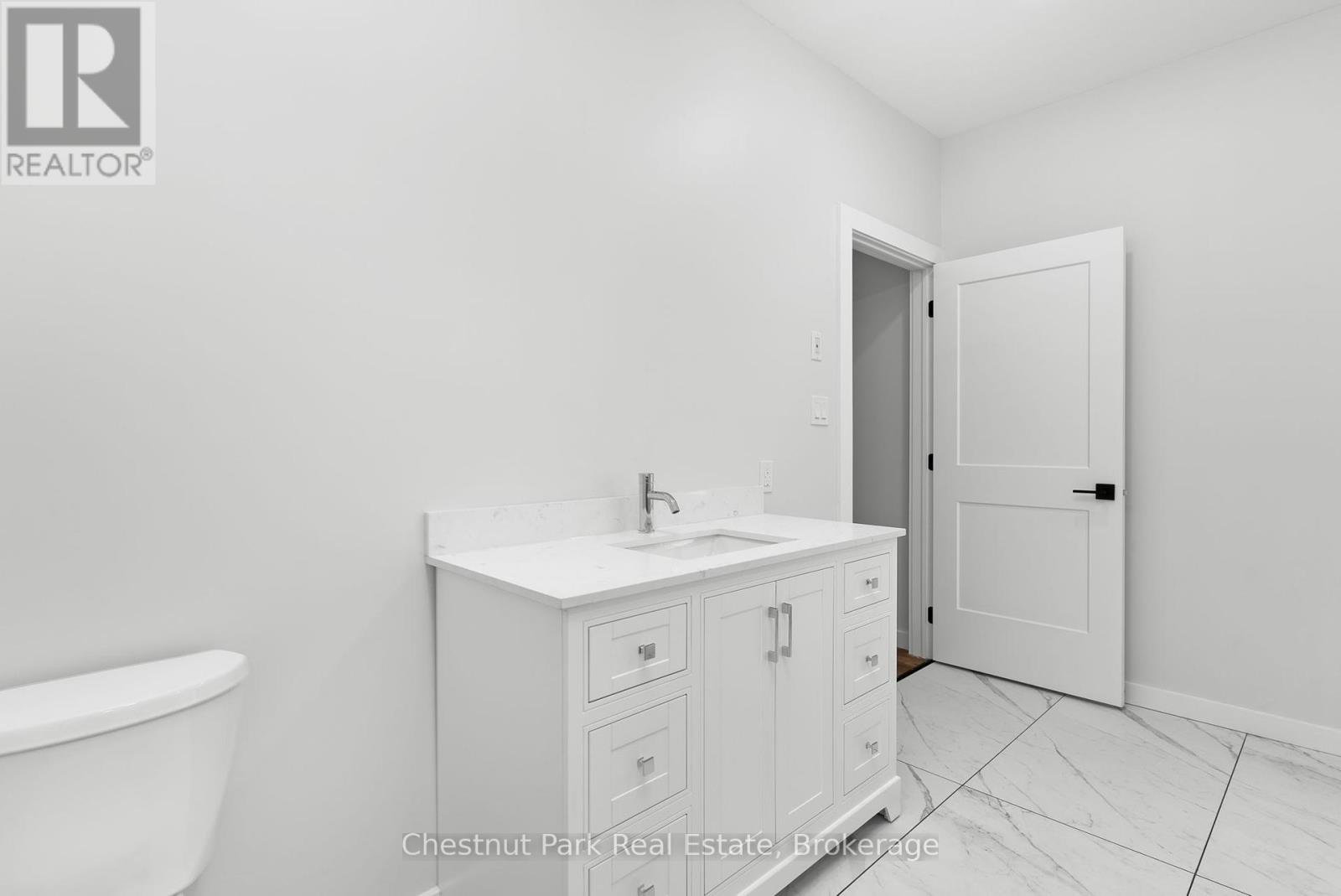24 Aspen Lane, Nipissing, Ontario  P0H 1Z0 - Photo 12 - X12322627