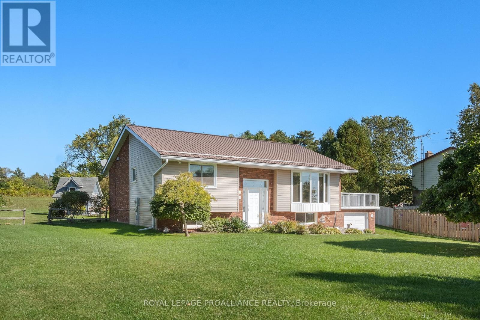 2535 Castlehill Drive, Cobourg, Ontario  K9A 0T3 - Photo 2 - X12433176