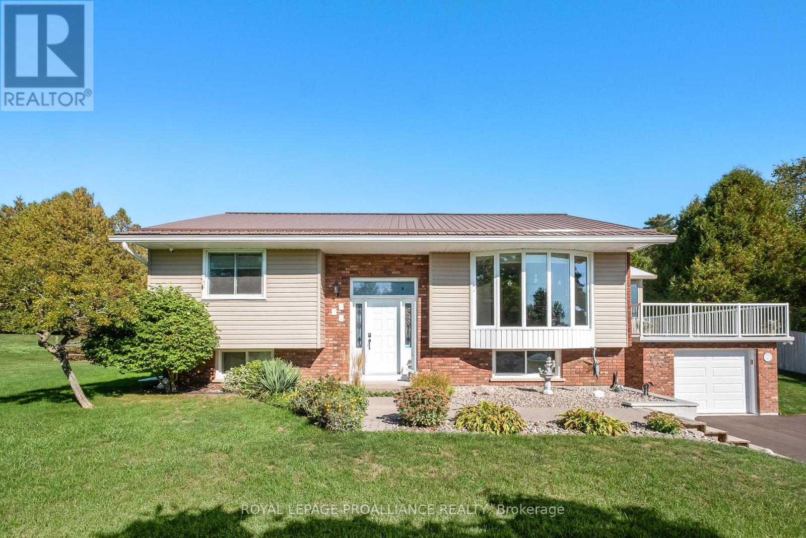 2535 Castlehill Drive, Cobourg, Ontario  K9A 0T3 - Photo 3 - X12433176
