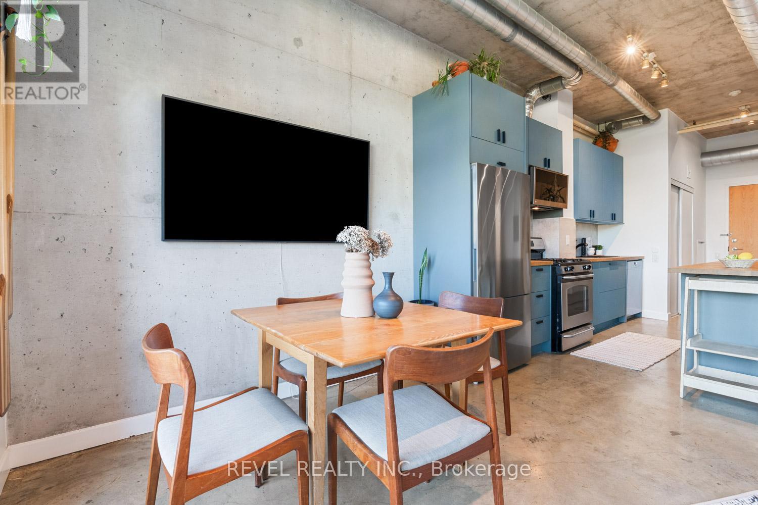 204 - 369 Sorauren Avenue, Toronto, Ontario  M6R 3C2 - Photo 13 - W12434917