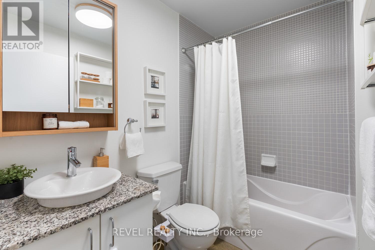 204 - 369 Sorauren Avenue, Toronto, Ontario  M6R 3C2 - Photo 20 - W12434917