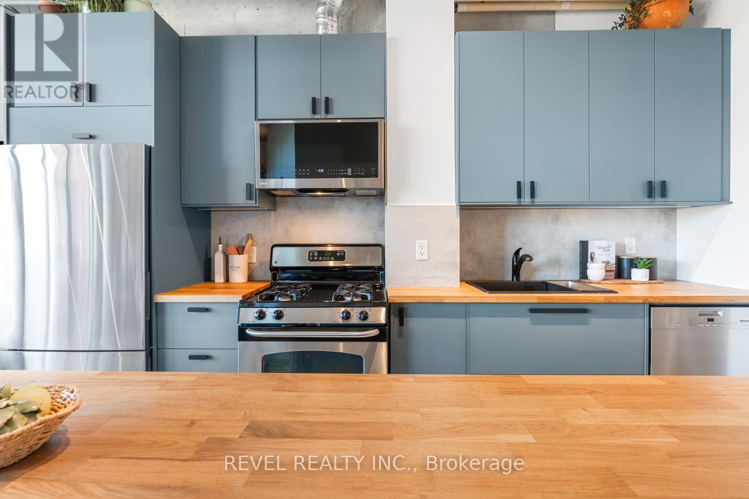 204 - 369 Sorauren Avenue, Toronto, Ontario  M6R 3C2 - Photo 6 - W12434917