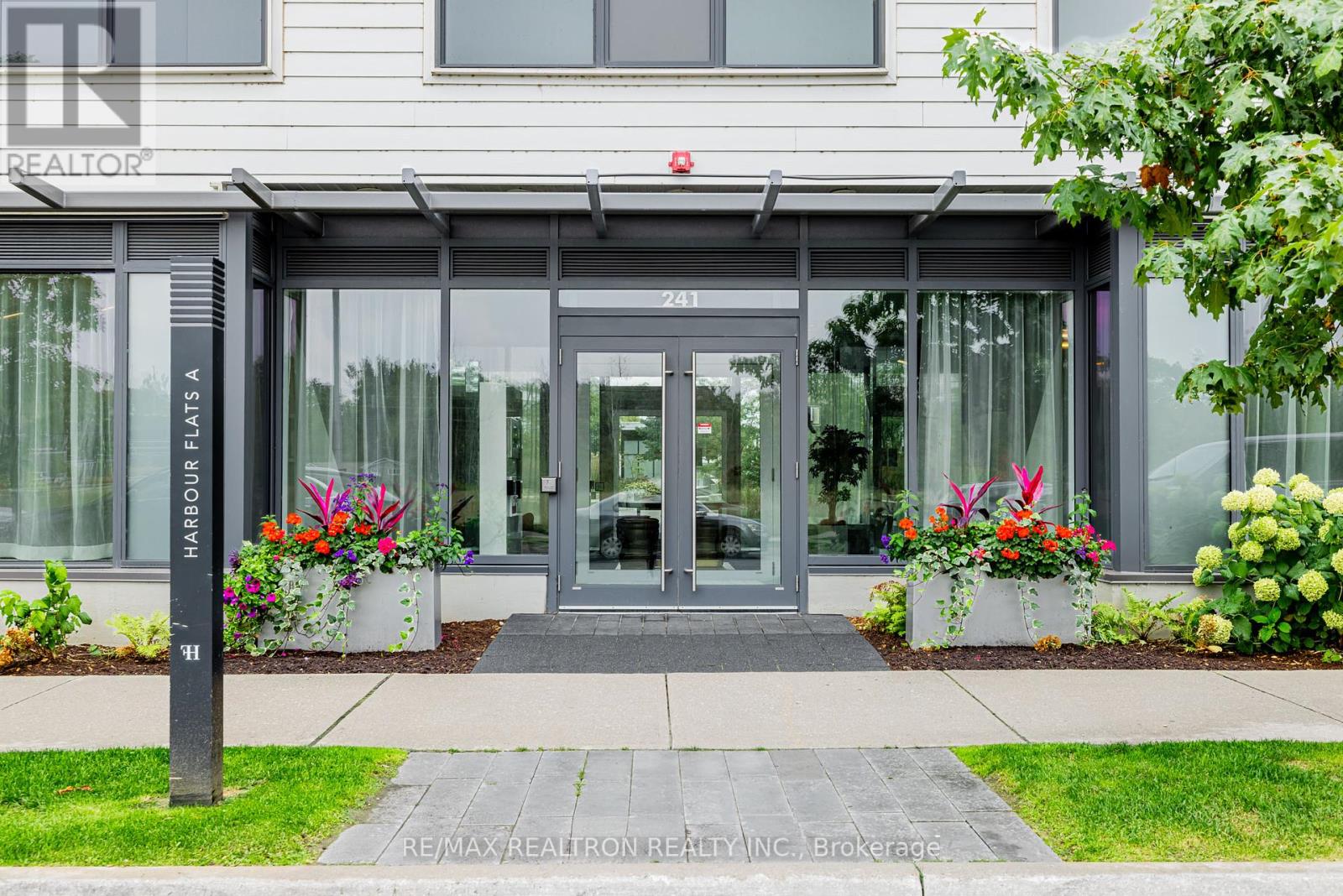 A109 - 241 Sea Ray Avenue, Innisfil, Ontario  L9S 0L9 - Photo 2 - N12435036