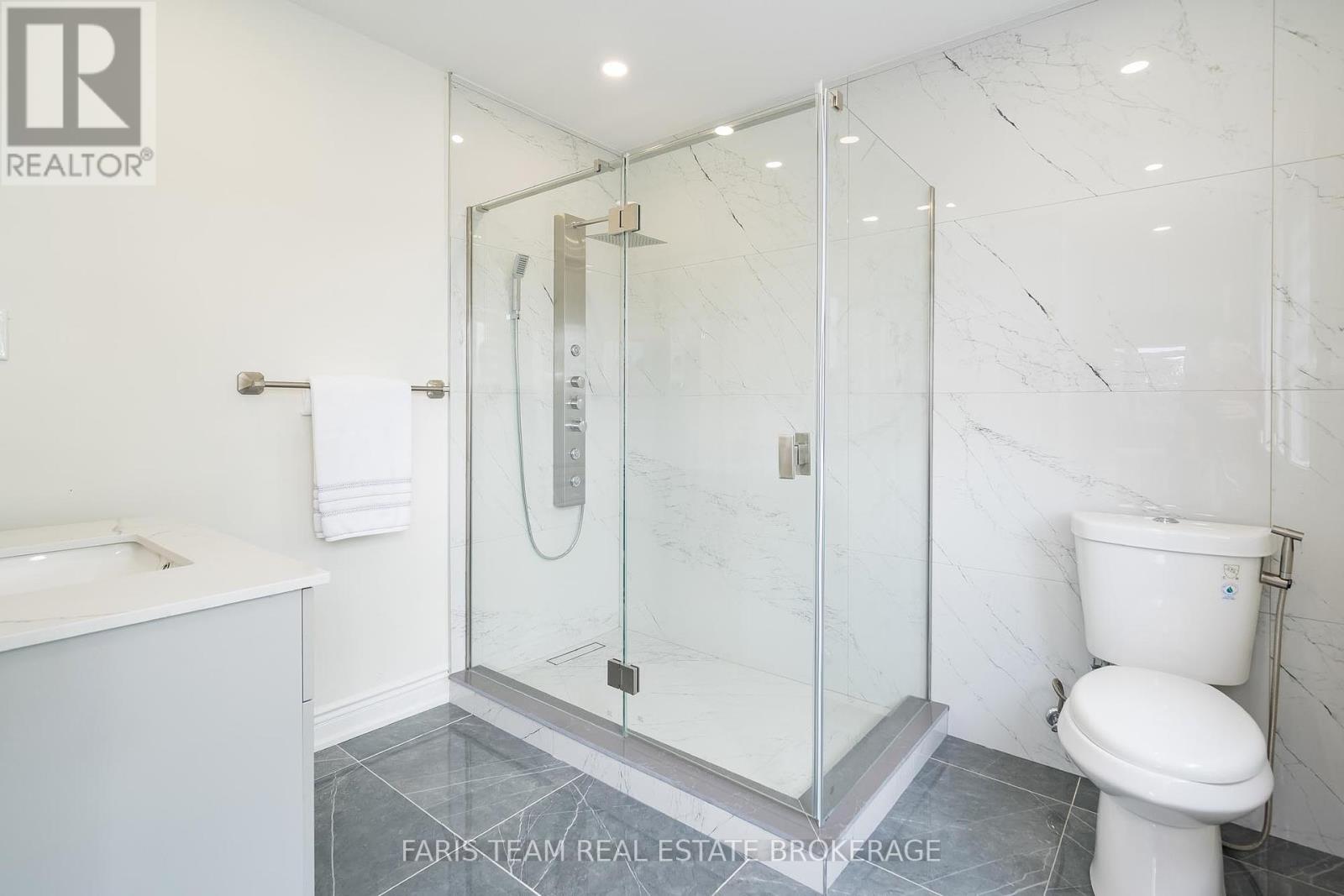 7 Golfview Boulevard, Bradford West Gwillimbury, Ontario  L3Z 2A6 - Photo 24 - N12435038
