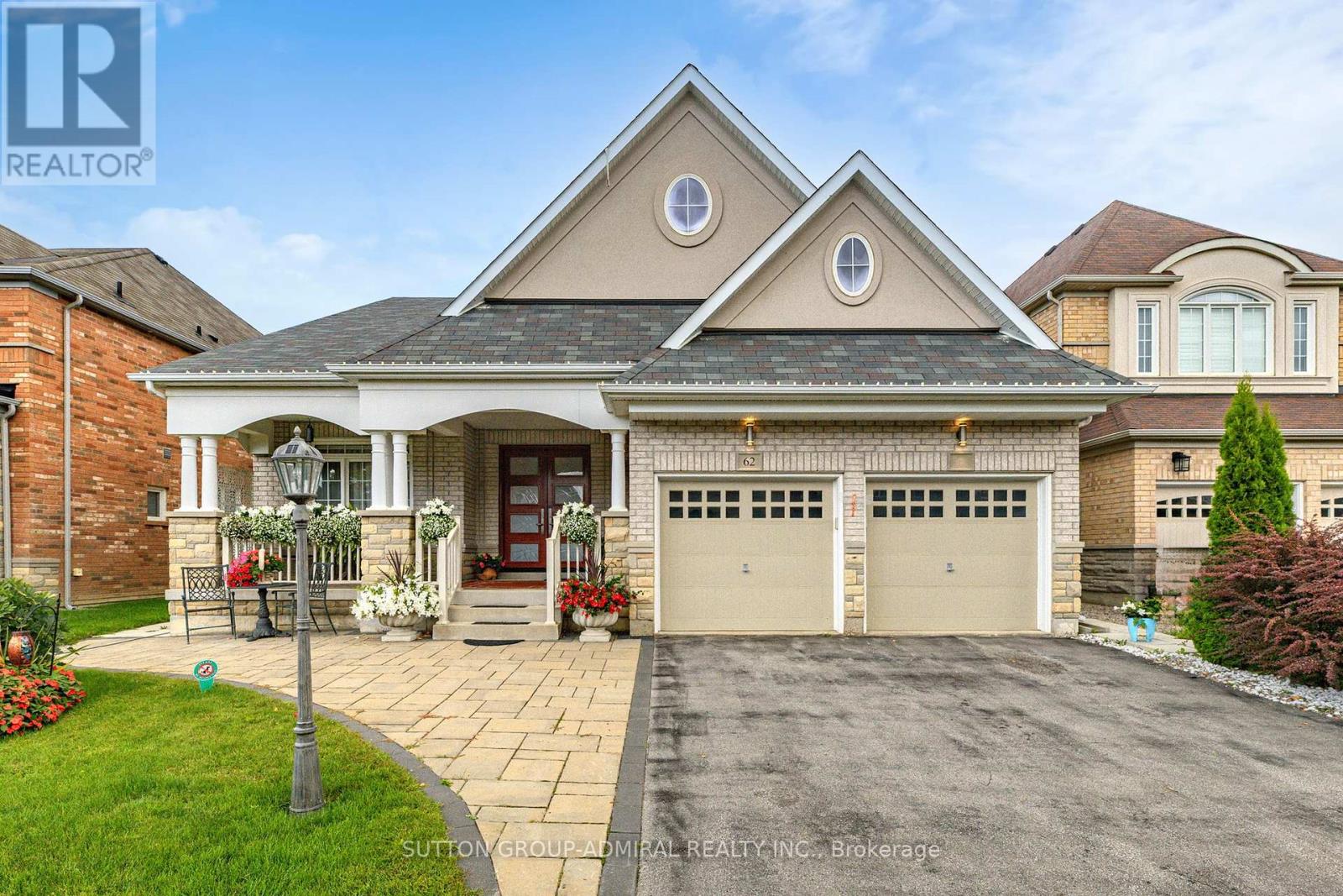 62 Waterton Way, Bradford West Gwillimbury, Ontario  L3Z 0R3 - Photo 2 - N12435089