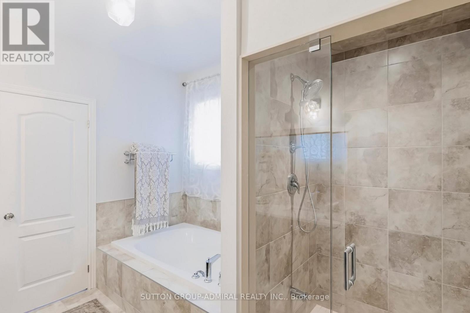 62 Waterton Way, Bradford West Gwillimbury, Ontario  L3Z 0R3 - Photo 27 - N12435089