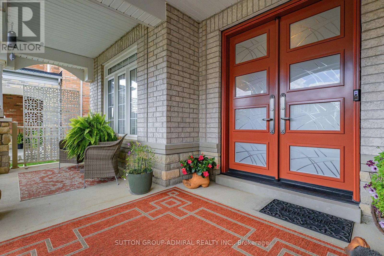 62 Waterton Way, Bradford West Gwillimbury, Ontario  L3Z 0R3 - Photo 4 - N12435089