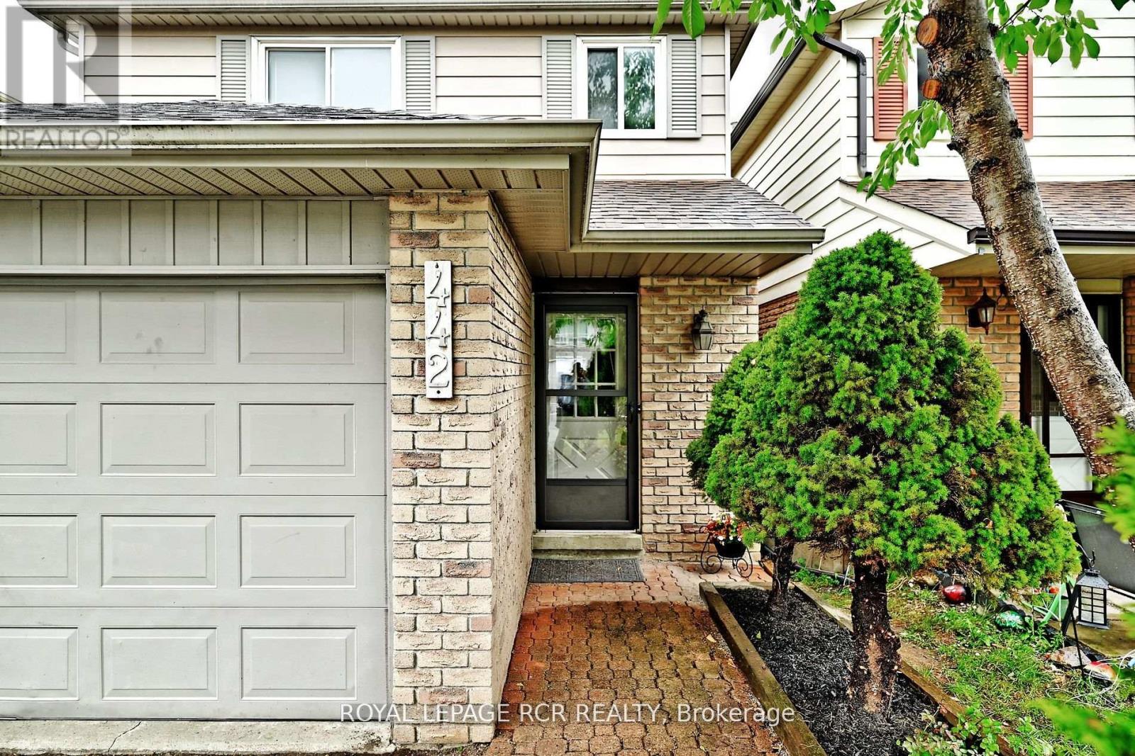442 Britannia Avenue, Bradford West Gwillimbury, Ontario  L3Z 1A7 - Photo 2 - N12435111