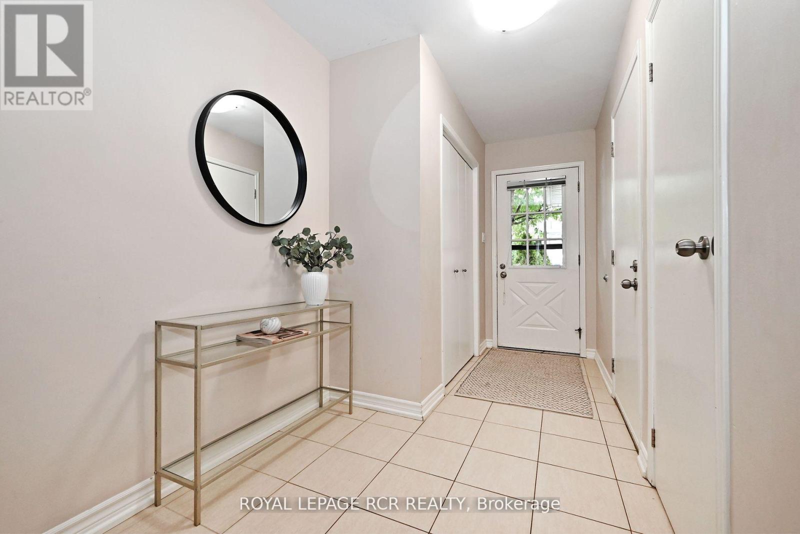 442 Britannia Avenue, Bradford West Gwillimbury, Ontario  L3Z 1A7 - Photo 3 - N12435111