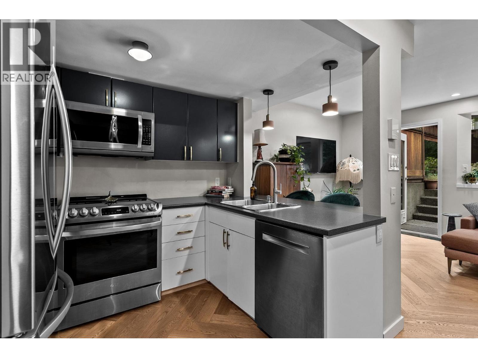 105 1922 W 7th Avenue, Vancouver, British Columbia  V6J 1T1 - Photo 8 - R3053397