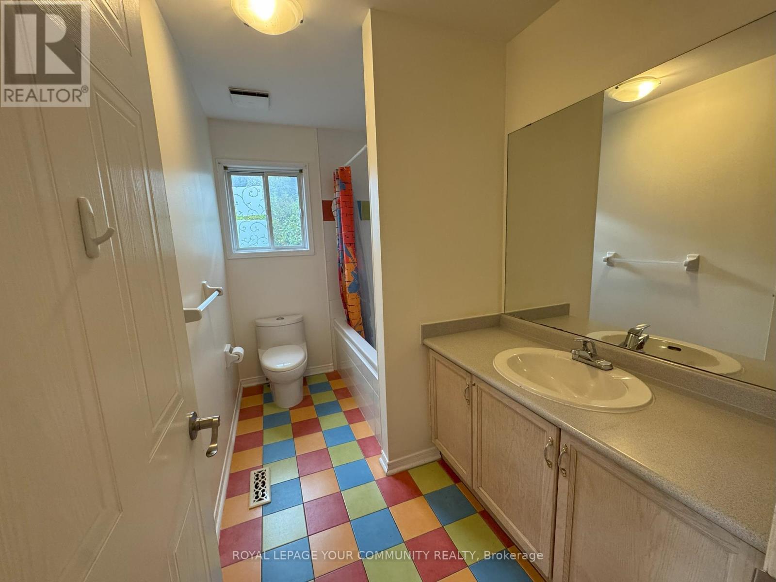 Upper - 32 Ward Drive, Barrie, Ontario  L4N 7N9 - Photo 14 - S12435047