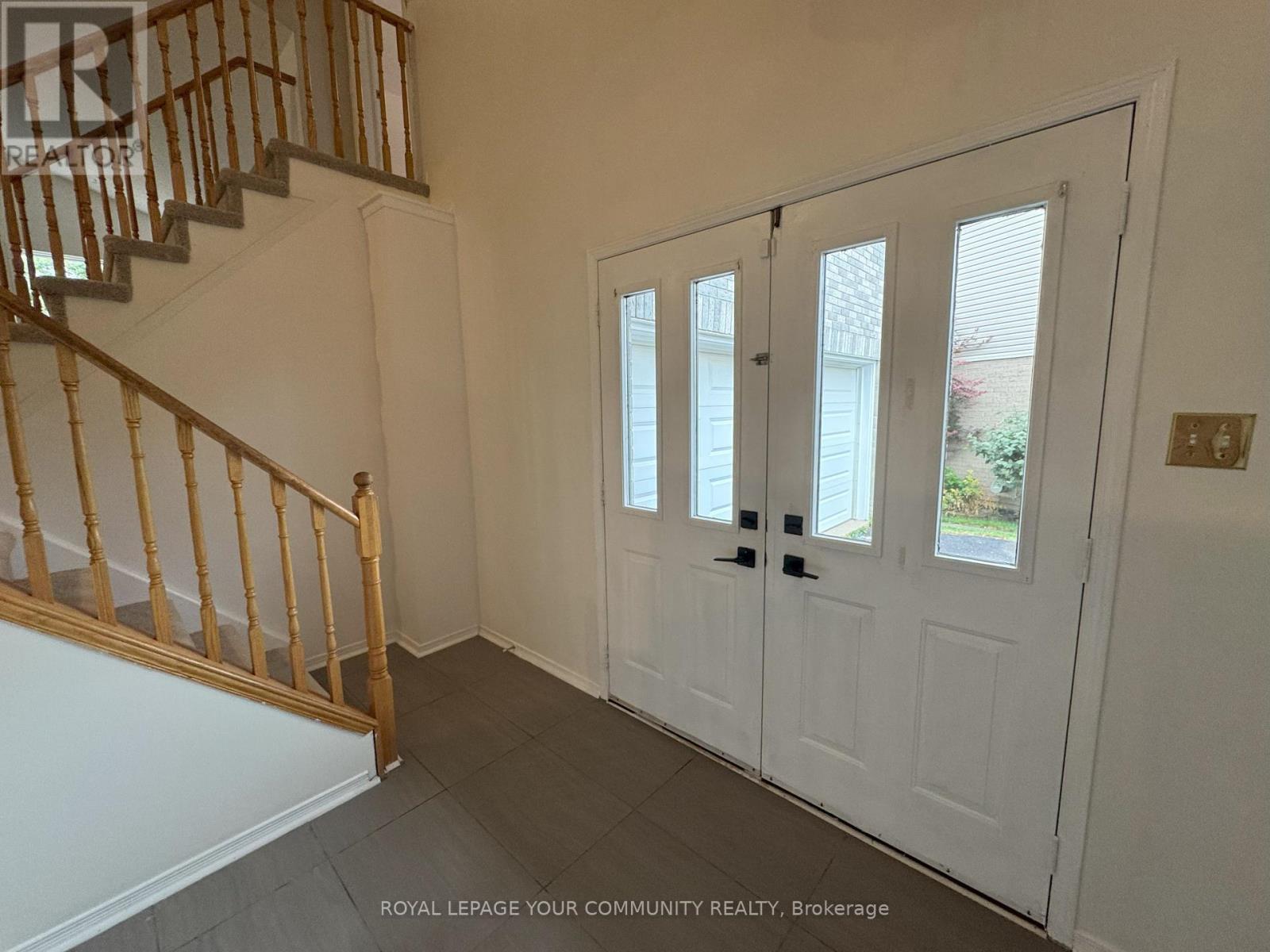Upper - 32 Ward Drive, Barrie, Ontario  L4N 7N9 - Photo 2 - S12435047