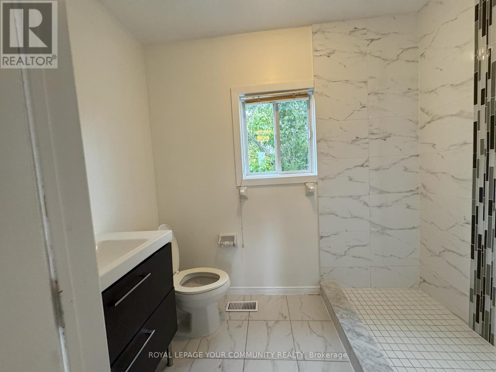 Upper - 32 Ward Drive, Barrie, Ontario  L4N 7N9 - Photo 21 - S12435047